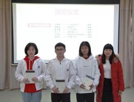 说明:C:\Documents and Settings\Administrator\桌面\中小企业CFO创新班参访华商云会计产业公司活动暨年度表彰大会圆满结束(李冠恩)\中小企业CFO创新班参访华商云会计产业公司活动暨年度表彰大会圆满结束(李冠恩)\颁奖3.jpg